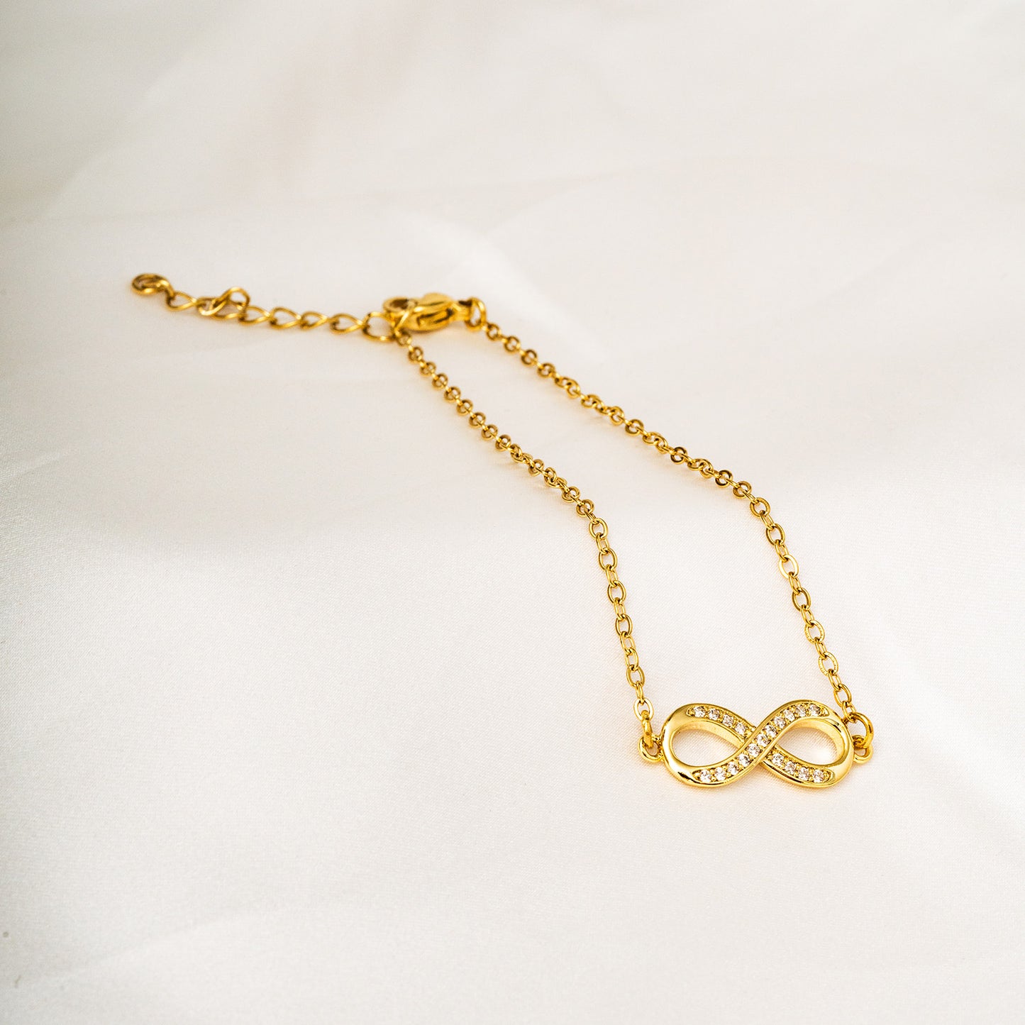 Harma Timeless Sparkling Infinity Bracelet gold plated 