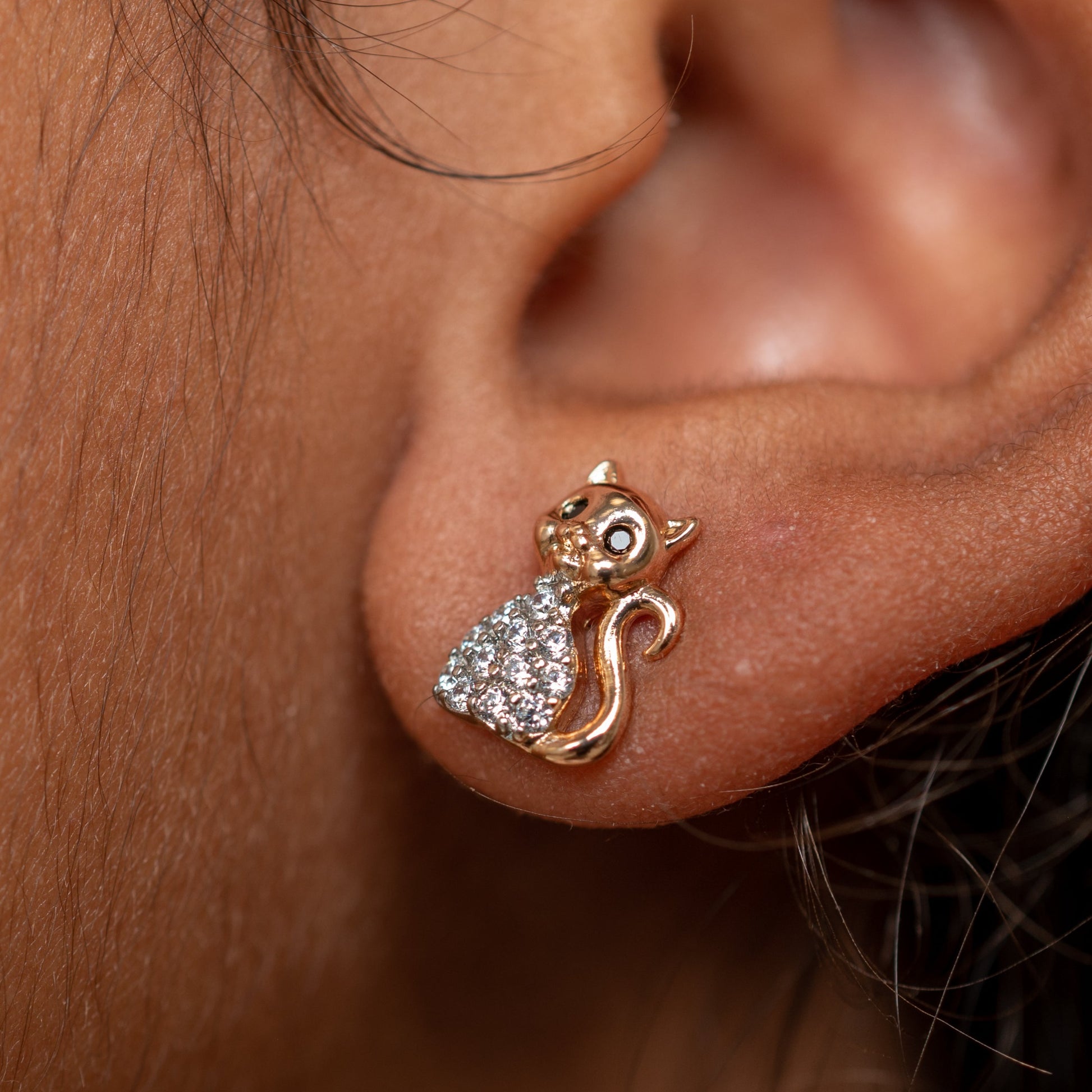harma jewelry girls chic cat stud earrings in 18k gold plating